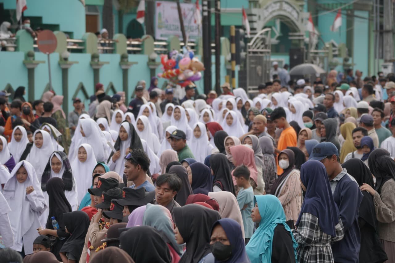 Ketua YPH PPD NWDI Pancor Lepas Peserta Pawai Ta'aruf HULTAH NWDI ke-91