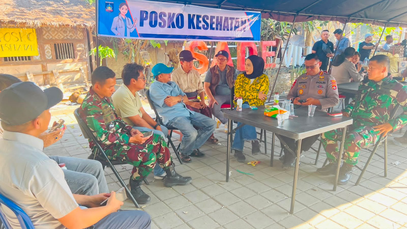 Pimpinan DPR Tinjau Lokasi Kebakaran Desa Adat Sade, Serahkan Bantuan dan Siapkan Revitalisasi